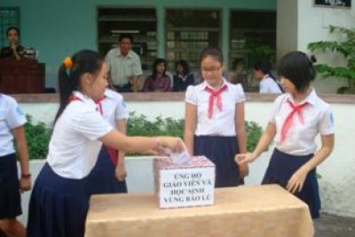 Ủng hộ đồng bào bị lũ lụt ở các Tỉnh Bắc Trung Bộ